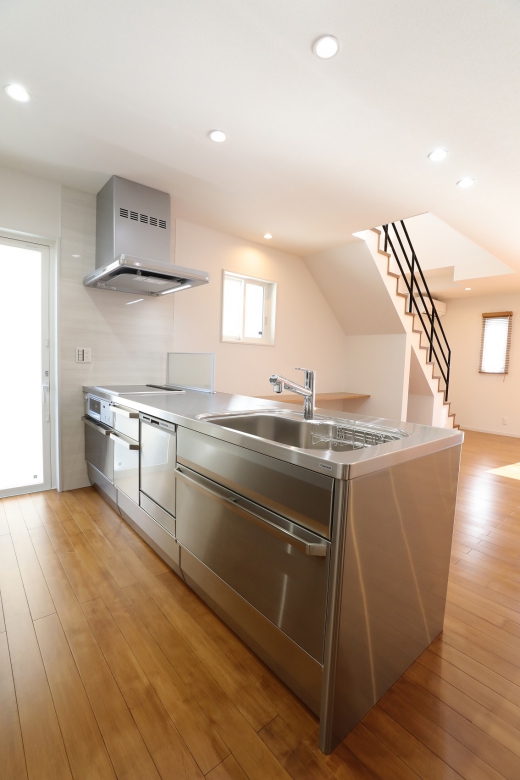 福知山市 S様邸 木目タイルがアクセント 西海岸スタイルの家 お客様の声 京都府福知山市 綾部市 舞鶴市で新築住宅 注文住宅 分譲地などマイホーム建築からリフォームまでhasi Hausにお任せください