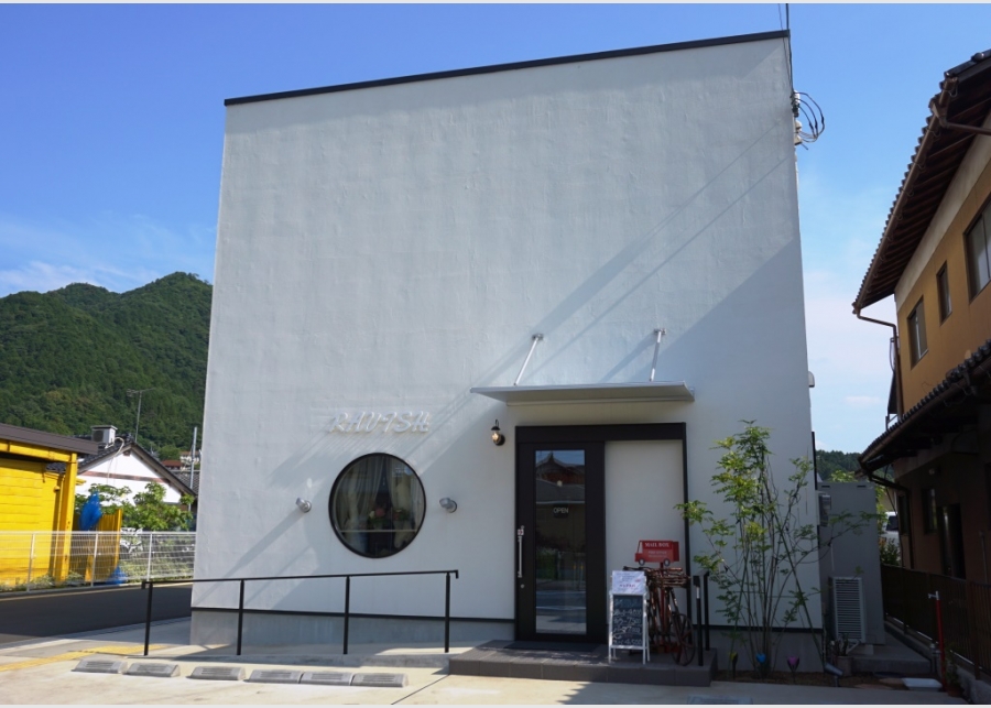 商品住宅 Casa Cube 美容室 白い四角い店舗併用住宅 施工実績 京都府福知山市 綾部市 舞鶴市で新築住宅 注文住宅 分譲地などマイホーム建築からリフォームまでhasi Hausにお任せください 商品住宅 Casa Cube 美容室 白い四角い店舗併用住宅 施工実績 京都府福知山市 綾部市 舞鶴市で新築住宅 注文住宅 分譲地などマイホーム建築からリフォームまでhasi Hausにお任せください